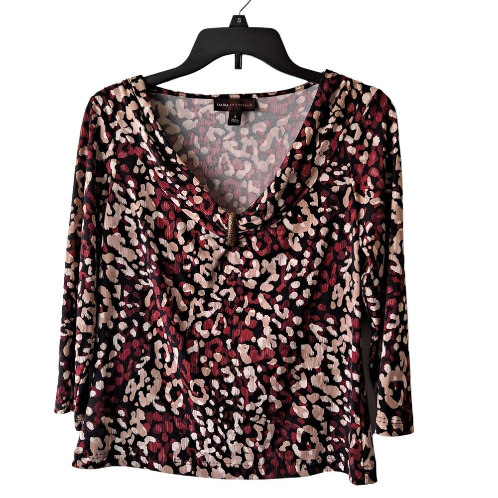 Dana Buchman Plum Multi V-neck 3/4 Sleeve Top with Front Brass Ornament - S